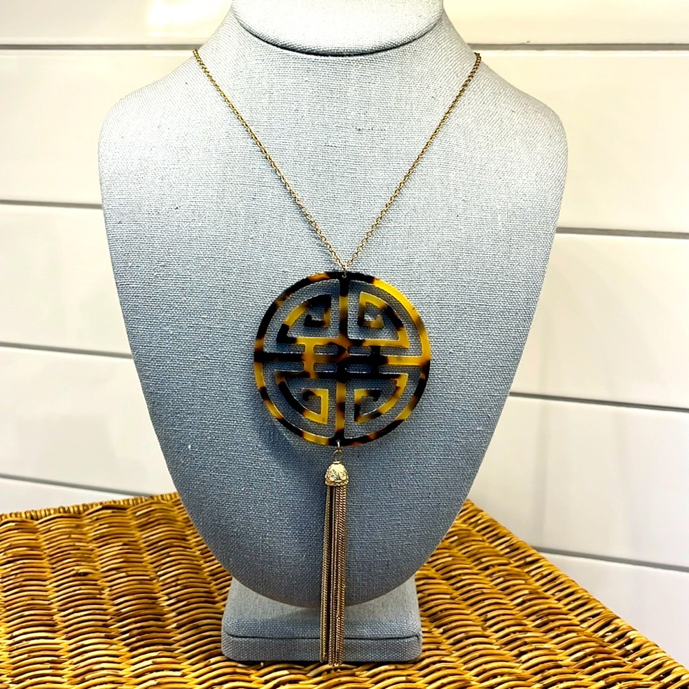 Vintage Pendant and Tassel Faux Tortoise Shell Print Necklace